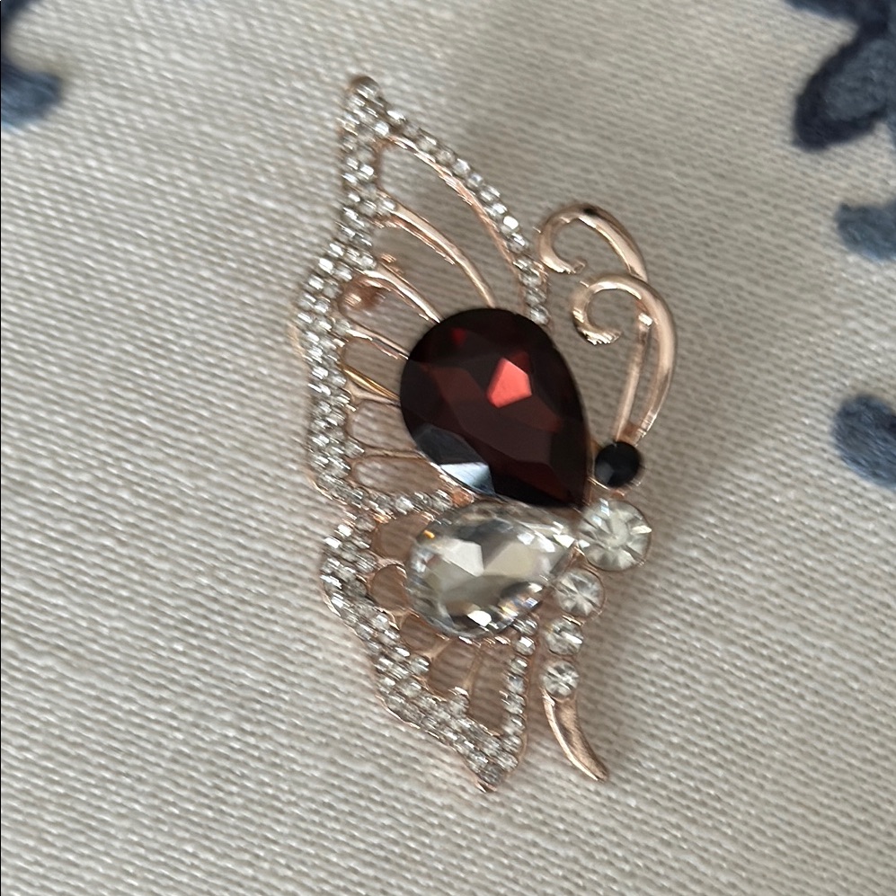 Elegant Butterfly Brooch With Embellished Rhinestones And Silver Accents 12$